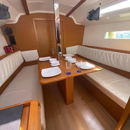Nautical Nomad Hotel en barco Çeşme